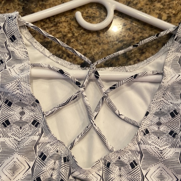 Women’s mid drift rash guard, Size small, black and white - Picture 3 of 4